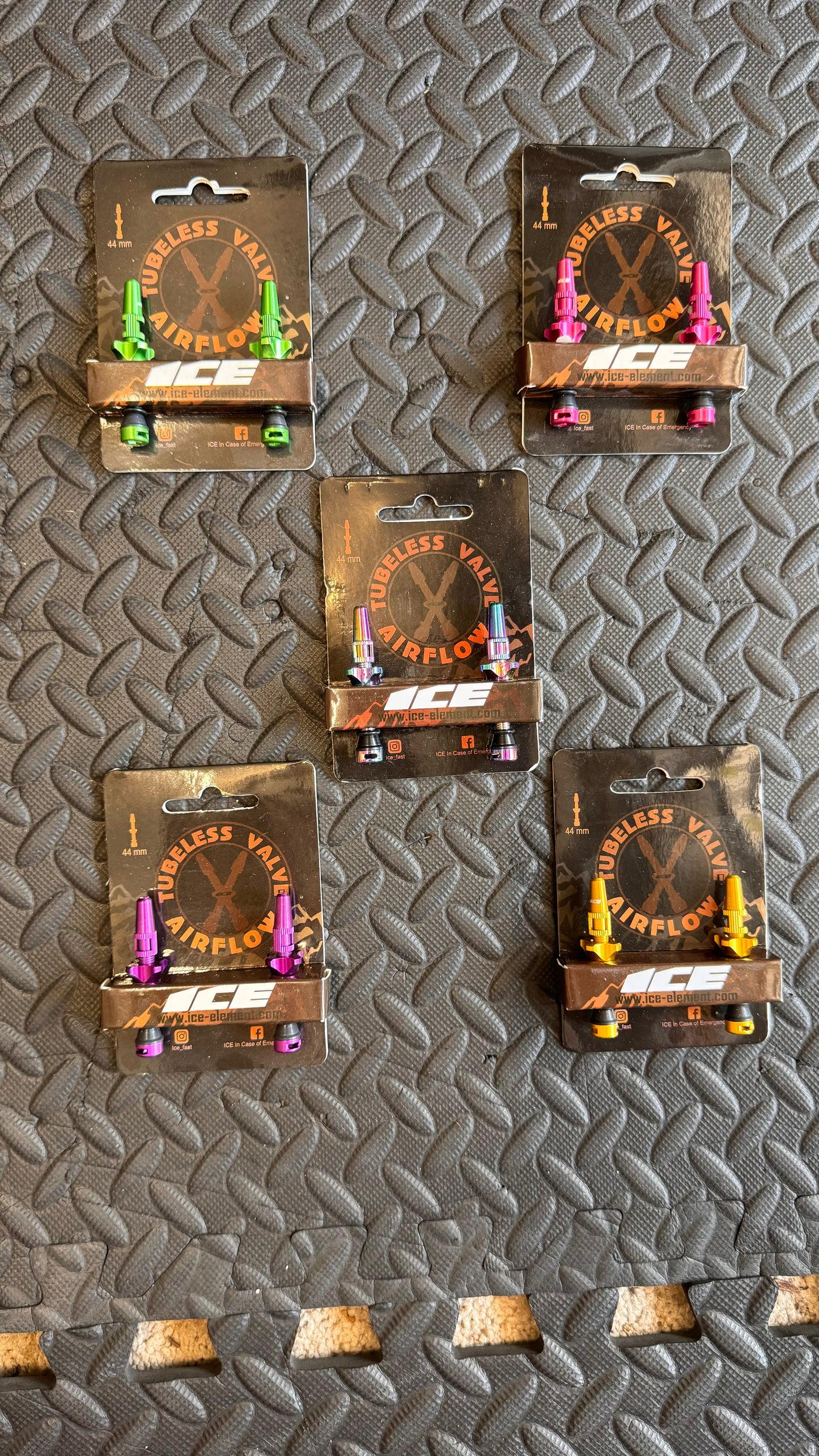 Tubeless valve and caps