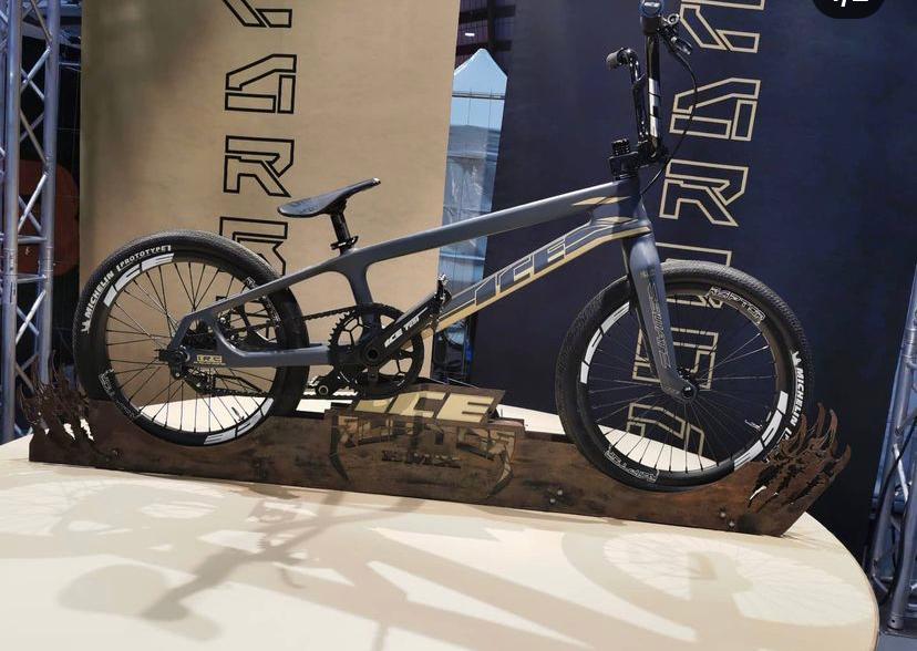 Carbon bmx 2025